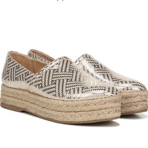 Espadrilles Naturalizer light gold woven leather